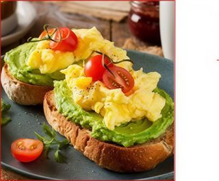 Tosta de Guacamole e ovos mexidos