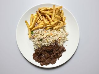 Vaca com batatas fritas