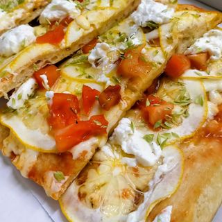 Pizza Vegetariana de Limão e Queijo Fumado