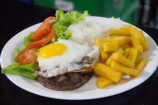 Hambúrguer no Prato