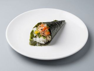 9. Temaki de Salmão 