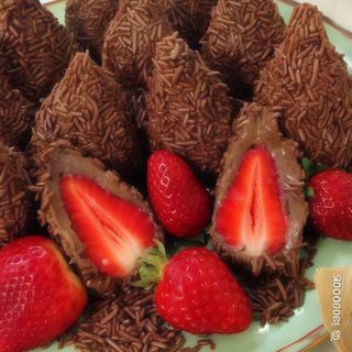 Coxinha de Morango com Brigadeiro