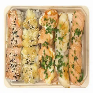 Caixa com Sushi Varios e Nigiris com pexie braseado(A17)