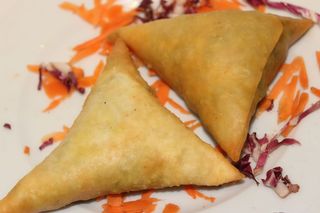 12. Chicken Samosa (Chamuça)