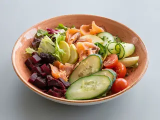 Salada de Salmão Fumado (SÓ A PARTIR DAS 11H30)