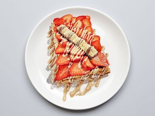 Waffle Bruxelas Kinder Morangos