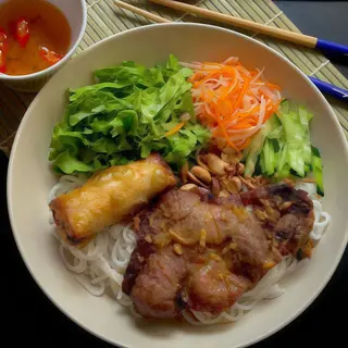 Bánh cuốn thịt nướng