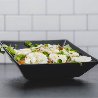 Salada de Salmão e Queijo Fresco