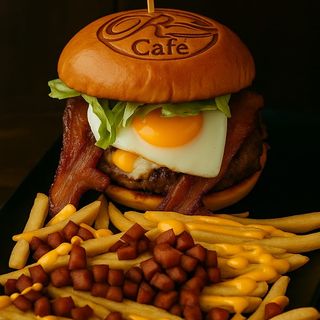 HAMBURGUER GULOSO - SERVIDO COM BATATA FRITA COM CHEDDAR E BACON
