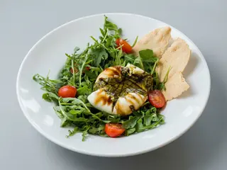 Burrata com Pesto de Manjericão