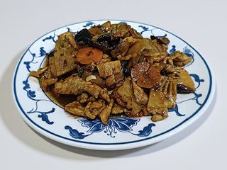 Porco com Bambú e Cogumelos Chineses