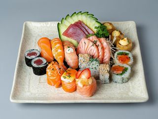 Combinado Sushi + Sashimi 60 Unidades