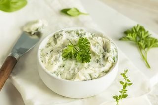 Manteiga com Alho e Ervas Aromáticas