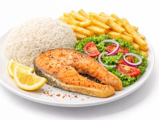 Salmão Grelhado com batatas, arroz e salada