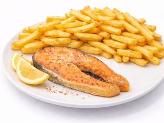 Salmão grelhado com batatas