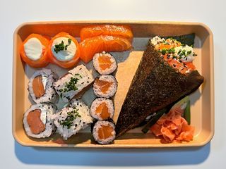 Sake (12 pçs + Temaki)