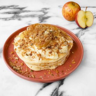Panqueca com Puré de Maçã, Canela e Amêndoas