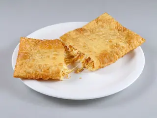 Pastel de Frango com Queijo