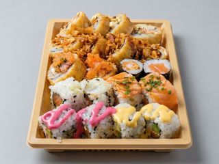 BOX NIKKÕ 10 SUSHI MIX 10 SUSHI FRITO