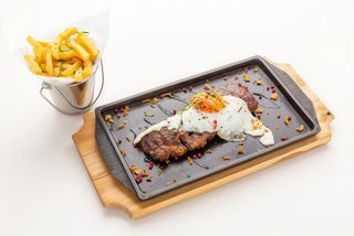 Bife Grelhado Txogitxu à Petit com Ovo
