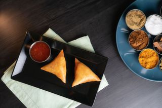 Chicken Samosa 2 pieces/2 peças