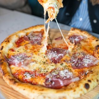 Pizza Prosciutto e Parmegiano