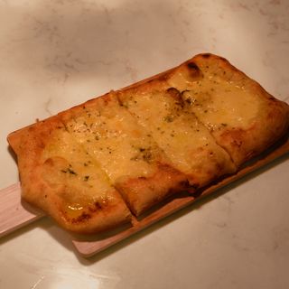 Pão Caseiro de Alho e Queijo