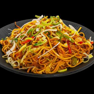 Massa Chow mein de Frango