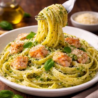 Fettuccine ala Pesto Salmao