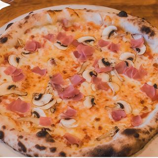 Pizza Gigante de Fiambre e Cogumelos