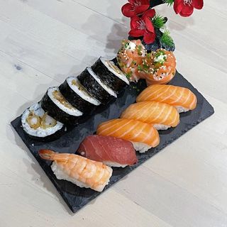 F49 Sushi Combinado