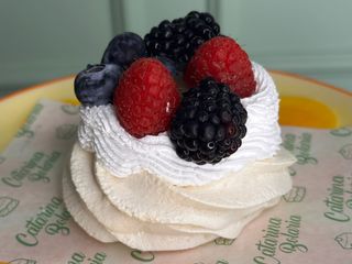 Mini Pavlova - Maracujá e Frutos Vermelhos
