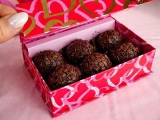 Caixinha Musical com 6 Brigadeiros