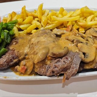 Bifinhos de Vitela c/ molho de cogumelos