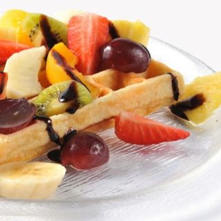 Waffle Frutas com Uma Bola de Gelado