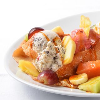 Crepe de Frutas com Três Bolas de Gelado