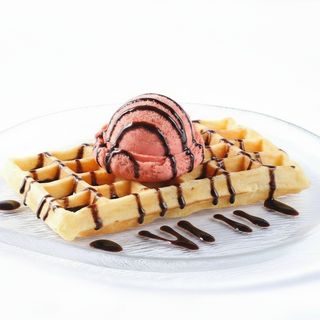 Waffle com Uma Bola de Gelado