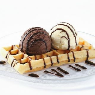 Waffle com Duas Bolas de Gelado