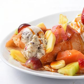Crepe de Frutas com Duas Bolas de Gelado