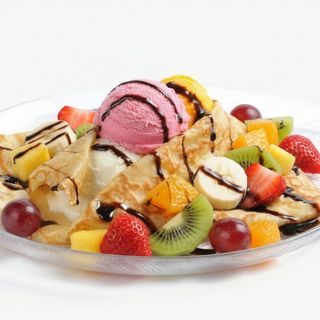 Crepe de Frutas com Três Bolas de Gelado