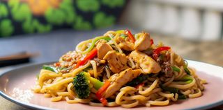 Yakisoba de Frango e Legumes