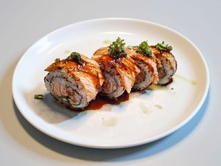 Uramaki Tataki Salmão