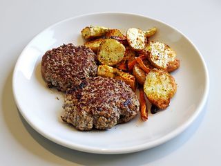 Hambúrguer no Prato