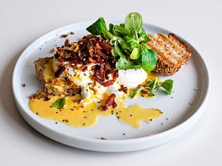 Ovos Benedict de Bacon