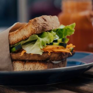 Sumo Natural, Sandes, Fatia de Bolo e Meia de Leite