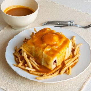 Menu francesinha de frango (Cocktail)