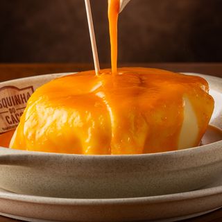 Francesinha Especial de Frango em Bolo de Caco