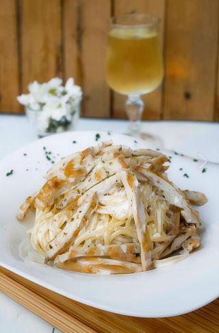 Spaghetti Alfredo Frango