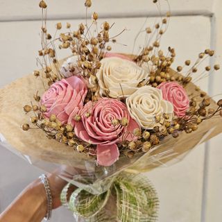 Bouquet de rosas de folha eva