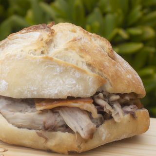 Sandes de Leitão com Queijo Amanteigado